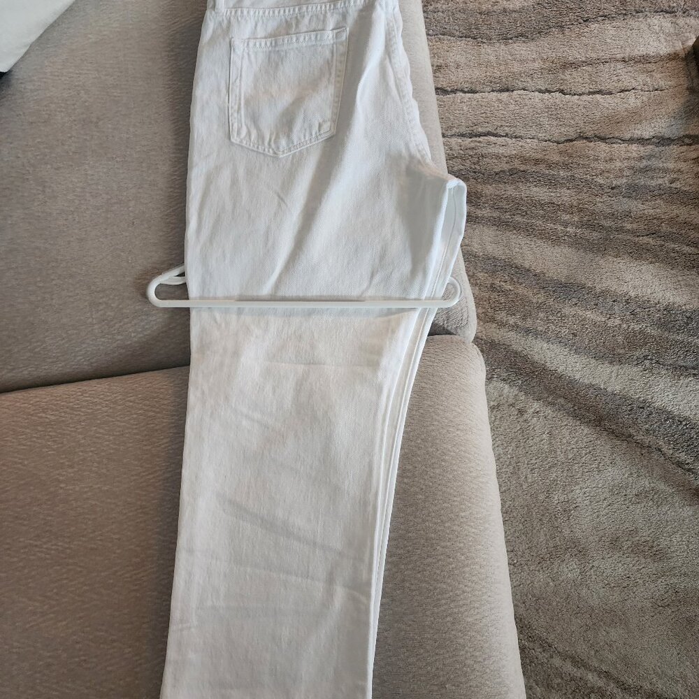 White distressed jeans